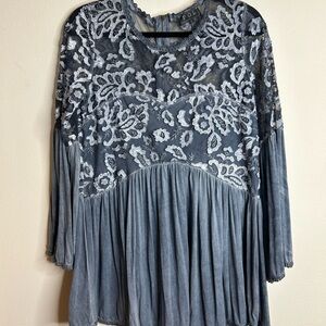 POL Floral Lace Blouse in Blue and Gray